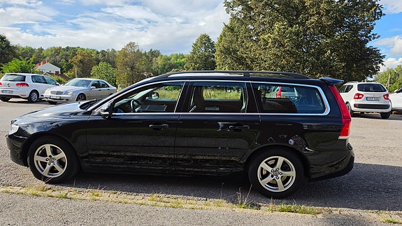 Volvo V70 3 of 14