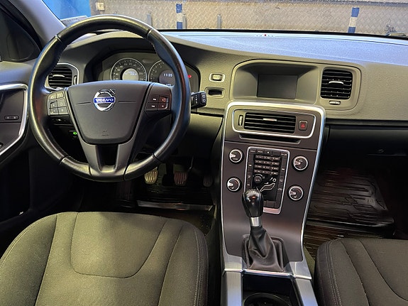 Volvo V60 2 of 4