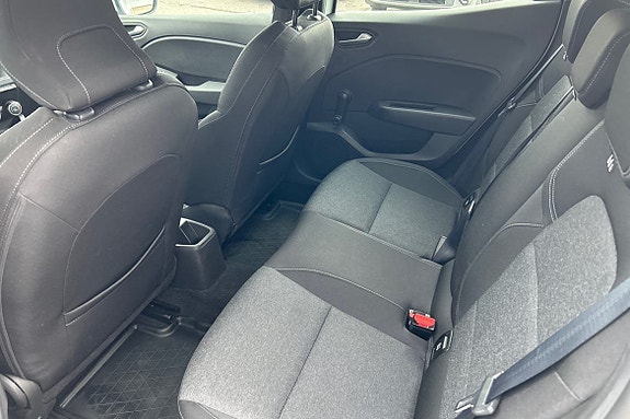 Renault Clio 12 of 14