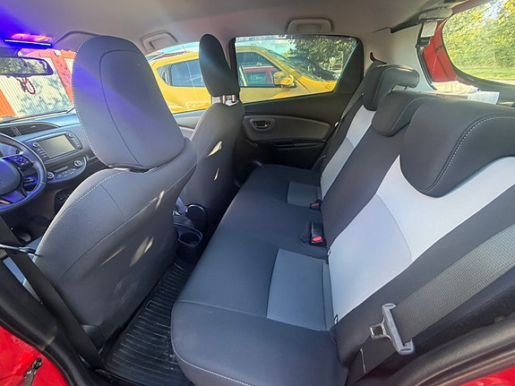 Toyota Yaris 8 of 9