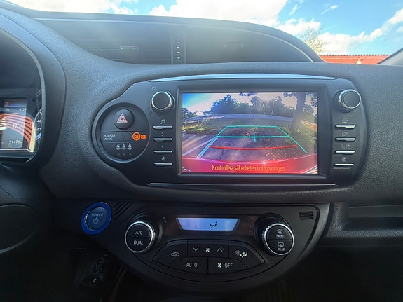 Toyota Yaris 6 of 9