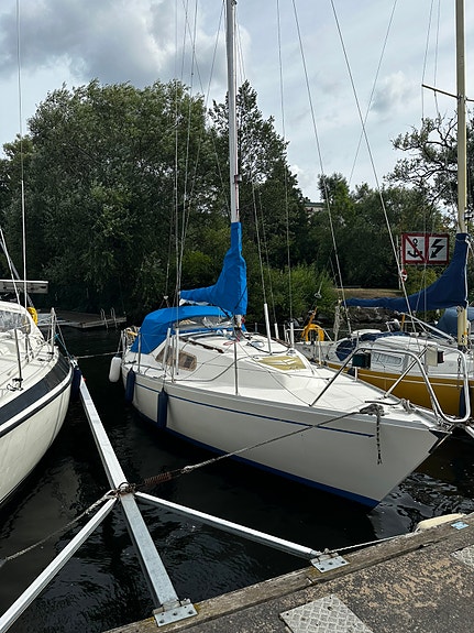 Välskött Compis 28 med Vetus-motor (04) – Sommar- & vinterplats i Sthlm 3 of 13