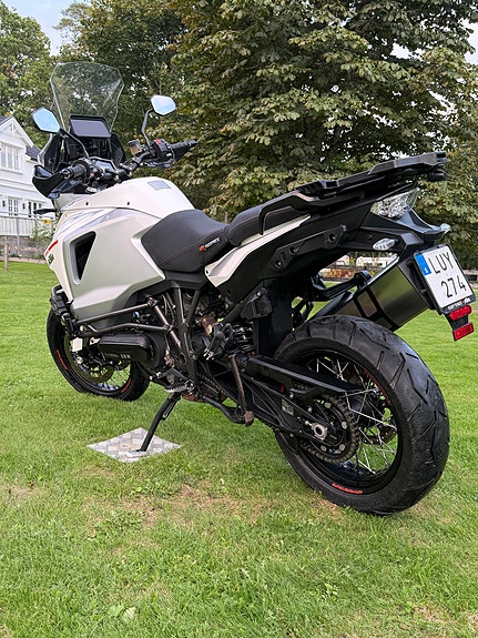 KTM 1290 Super Adventure 3 of 6
