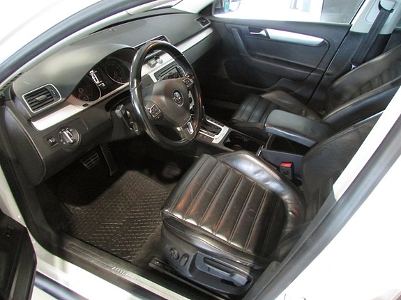 Volkswagen Passat Alltrack 9 of 17
