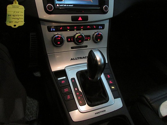 Volkswagen Passat Alltrack 15 of 17