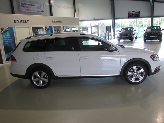 Volkswagen Passat Alltrack 4 of 17