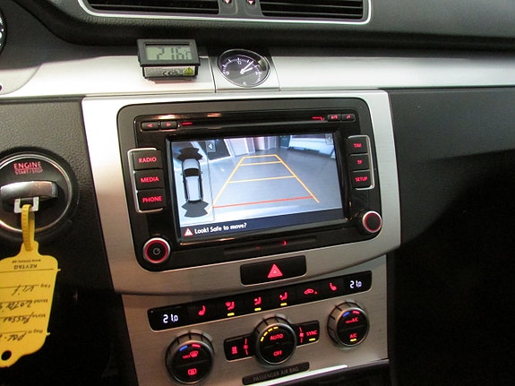 Volkswagen Passat Alltrack 14 of 17