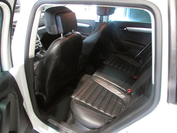 Volkswagen Passat Alltrack 11 of 17