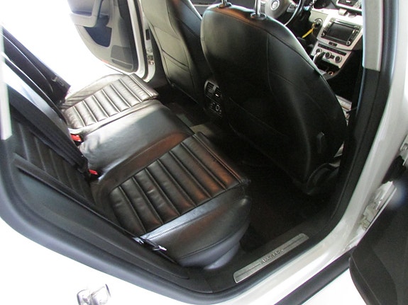 Volkswagen Passat Alltrack 12 of 17