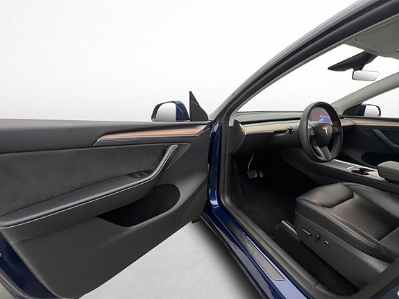 Tesla Model Y 13 of 30