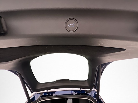 Tesla Model Y 12 of 30