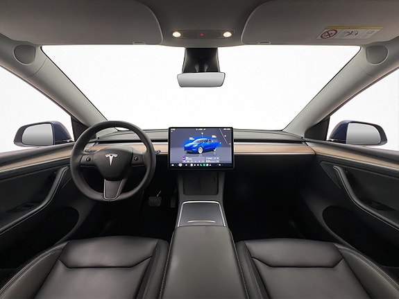 Tesla Model Y 16 of 30