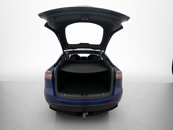Tesla Model Y 10 of 30