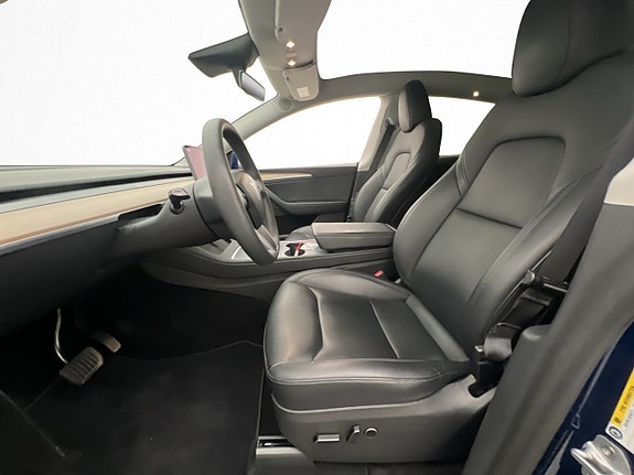 Tesla Model Y 14 of 30