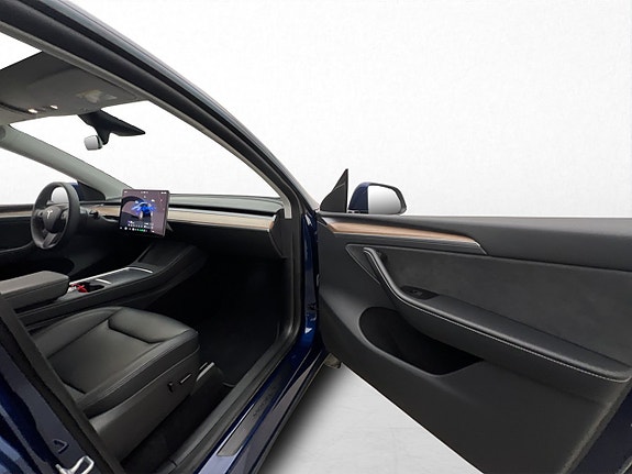 Tesla Model Y 29 of 30