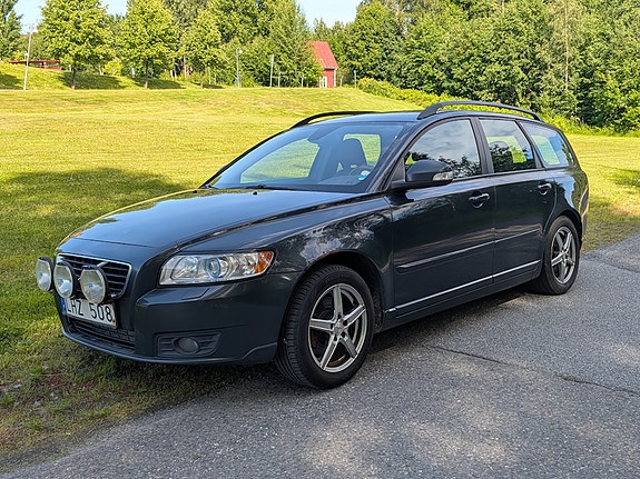 Volvo V50 2 of 19