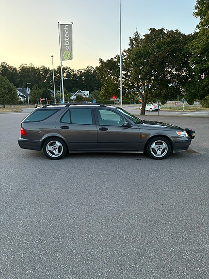 Saab 9-5 2 of 9