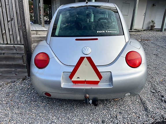 Volkswagen New Beetle 4 of 7