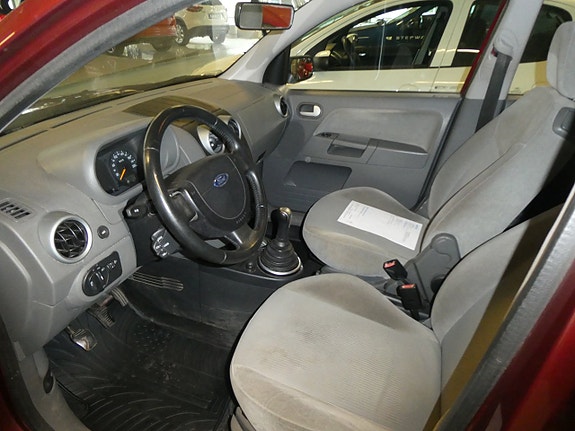 Ford Fusion 5 of 7