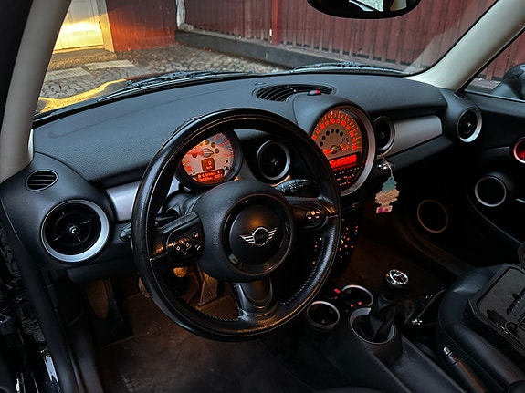 MINI Cooper 5 of 8