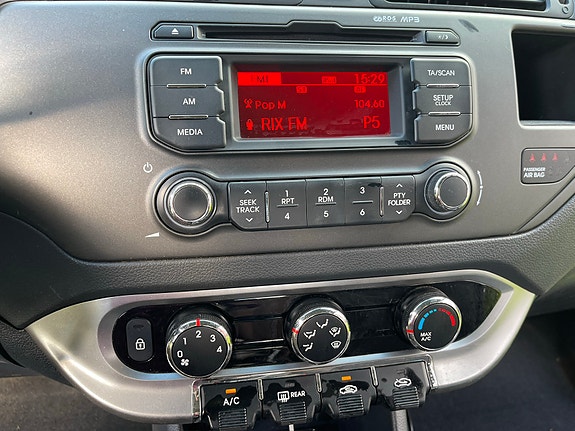 Kia Rio 5 of 10