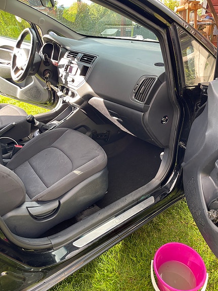 Kia Rio 2 of 10