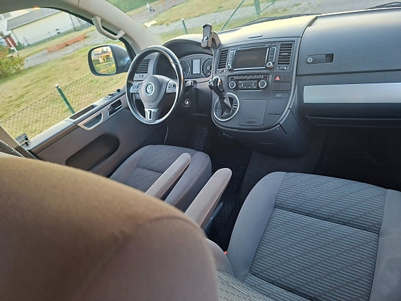 Volkswagen Multivan 5 of 6