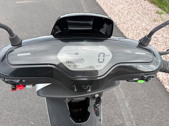 NIU M+ Lite 25km/h Silver 4 of 5