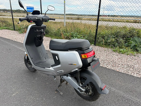 NIU M+ Lite 25km/h Silver 3 of 5