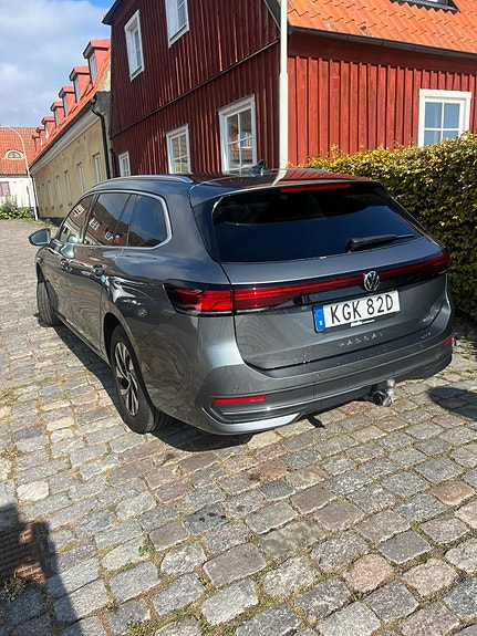 Volkswagen Passat 2 of 6