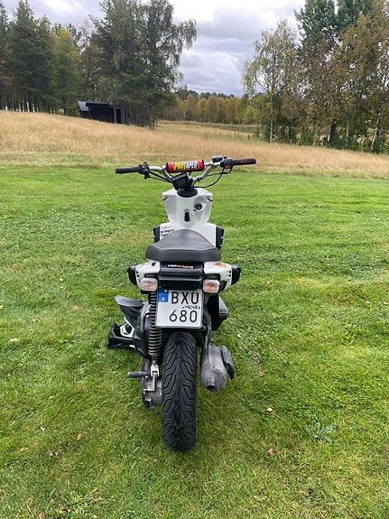 Yamaha Slider 3 of 7