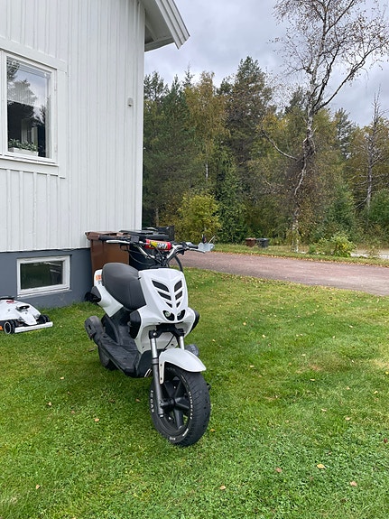 Yamaha Slider 2 of 7