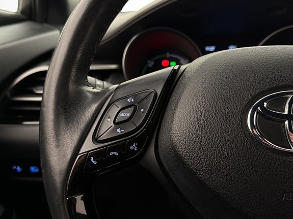 Toyota C-HR 16 of 30