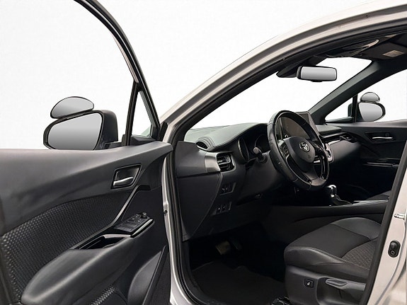 Toyota C-HR 10 of 30