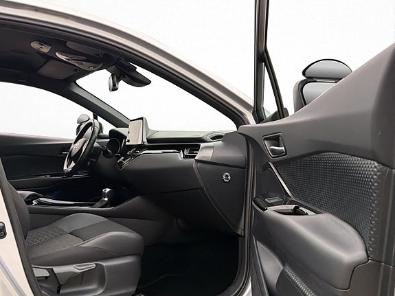 Toyota C-HR 25 of 30