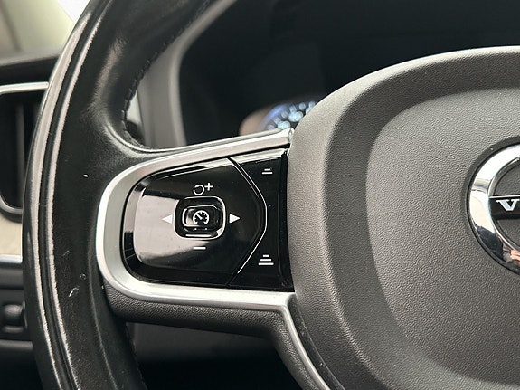 Volvo XC60 18 of 30