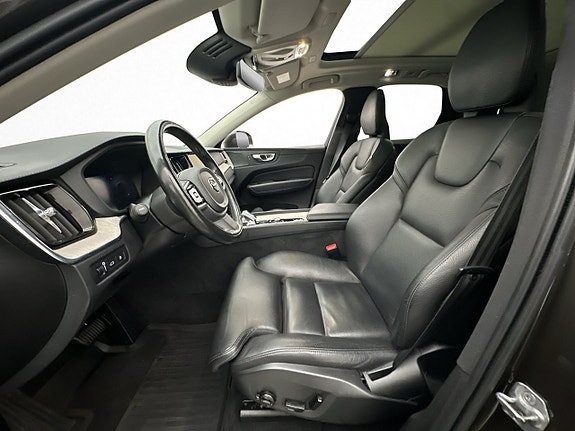 Volvo XC60 12 of 30