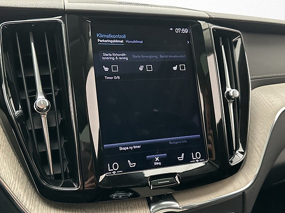 Volvo XC60 30 of 30