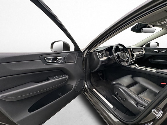 Volvo XC60 11 of 30