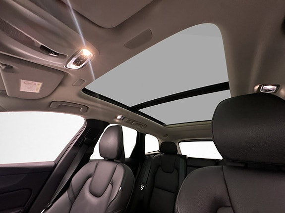 Volvo XC60 13 of 30