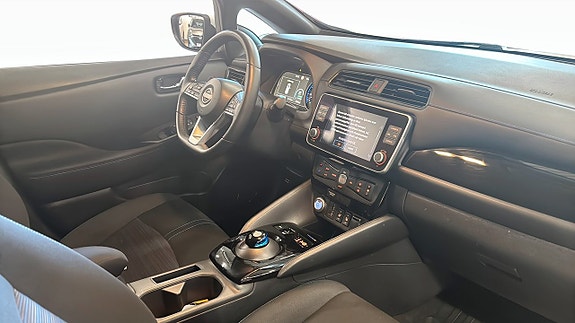 Nissan Leaf 3 of 17