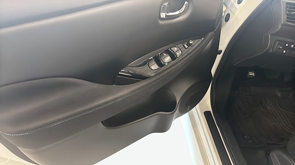 Nissan Leaf 11 of 17