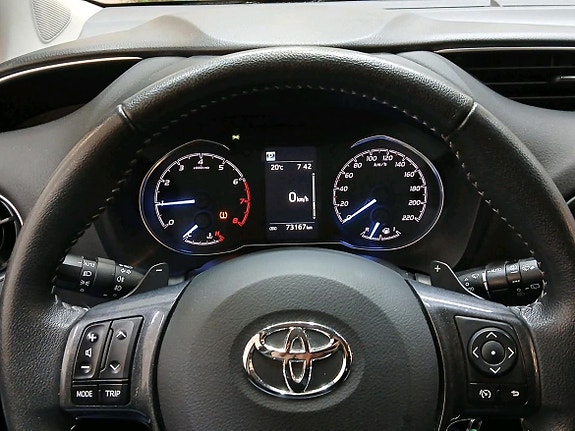Toyota Yaris 15 of 22