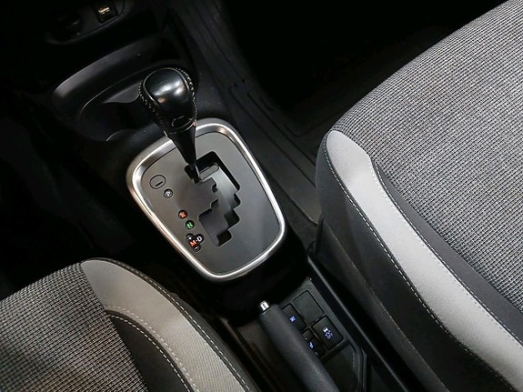 Toyota Yaris 18 of 22