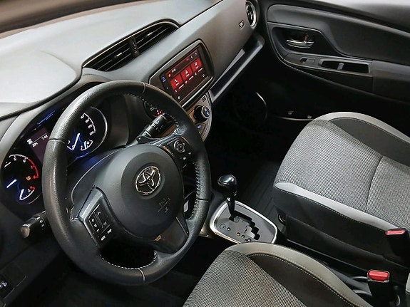 Toyota Yaris 14 of 22