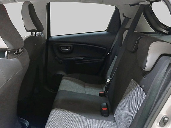 Toyota Yaris 11 of 22