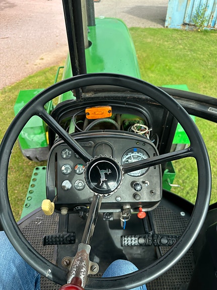 John Deere 4230 8 of 15
