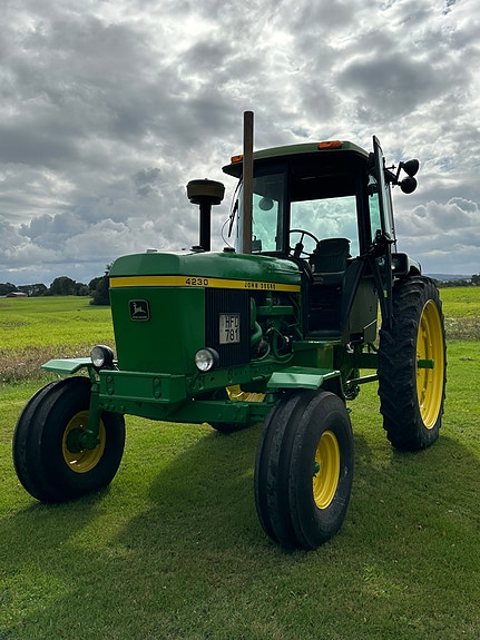 John Deere 4230 4 of 15