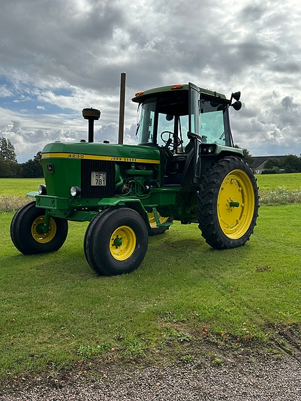 John Deere 4230 2 of 15