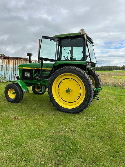 John Deere 4230 3 of 15